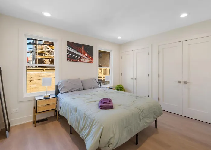 Apartment 1 Bedroom With Rooftop And Wrigley Views *