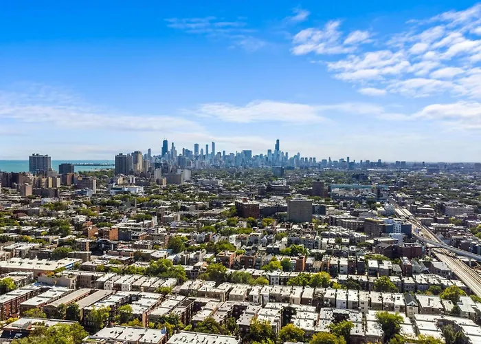 1 Bedroom With Rooftop And Wrigley Views *