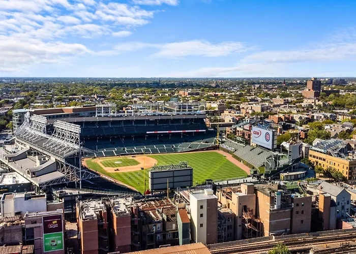 1 Bedroom With Rooftop And Wrigley Views