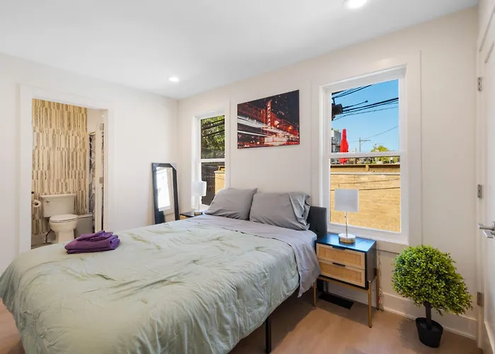 Apartment 1 Bedroom With Rooftop And Wrigley Views