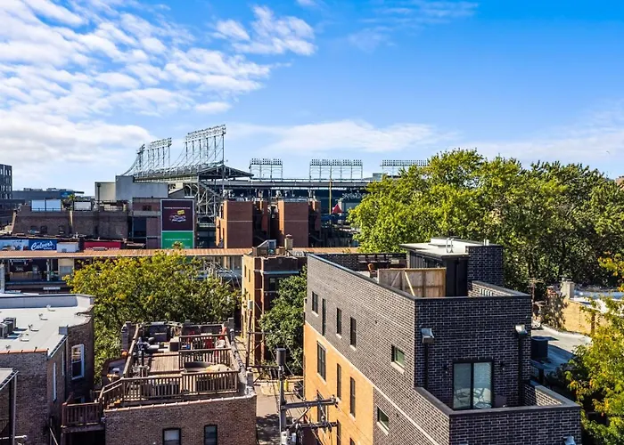 Apartment 1 Bedroom With Rooftop And Wrigley Views *
