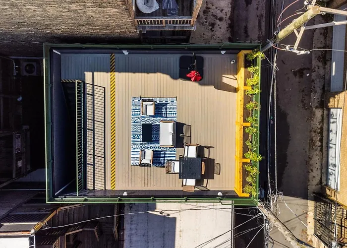 1 Bedroom With Rooftop And Wrigley Views Apartment Chicago