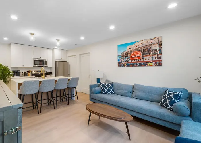 1 Bedroom With Rooftop And Wrigley Views