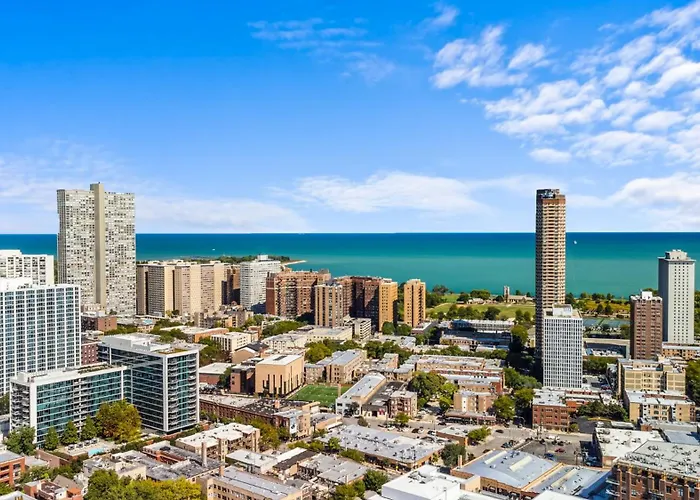 Apartment 1 Bedroom With Rooftop And Wrigley Views Chicago